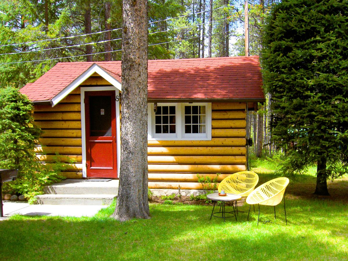 Heritage small one room cabin without fireplace - exterior at alpine village